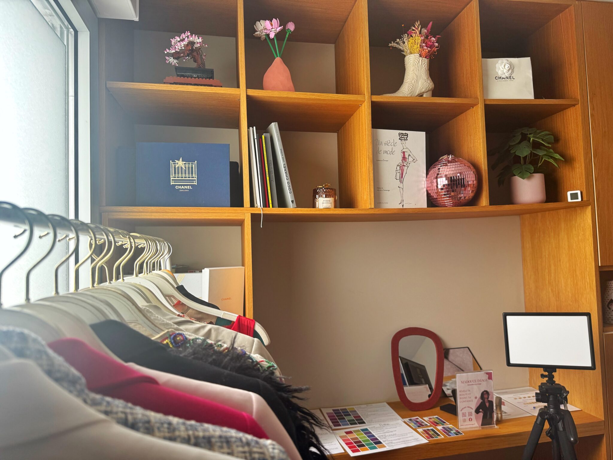 elegant and minimalist interior of a private showroom in Lille with soft warm lighting and chic furniture